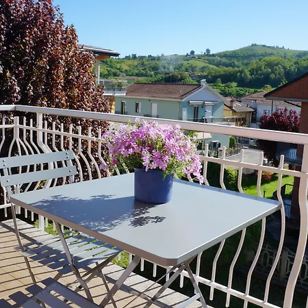 Buondi In Langa Oda ve Kahvaltı Alba (Piedmont)