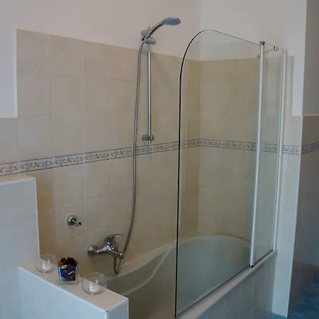 Oda ve Kahvaltı Buondi In Langa