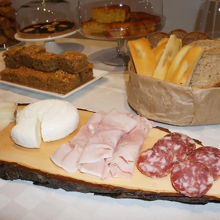 Oda ve Kahvaltı Buondi In Langa 2*