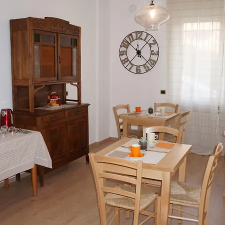 Oda ve Kahvaltı Buondi In Langa Alba (Piedmont)