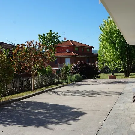 Buondi In Langa Oda ve Kahvaltı Alba (Piedmont)