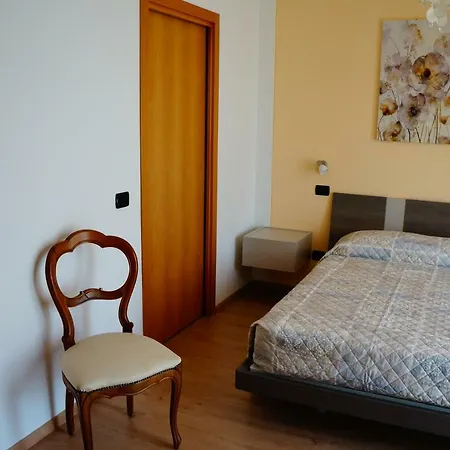 Oda ve Kahvaltı Buondi In Langa 2*